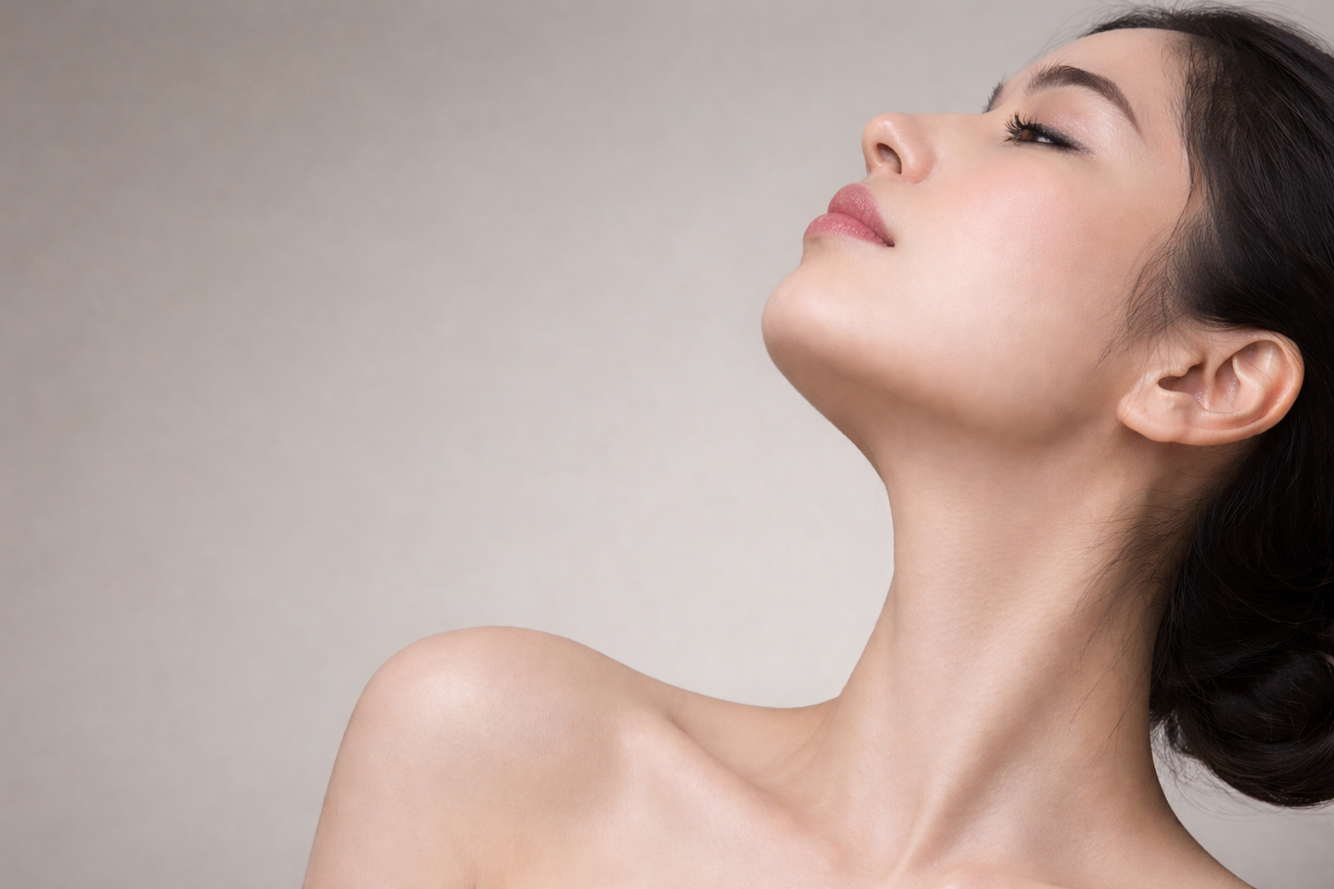 라프린 3D 안면거상 시술을 받은 여성